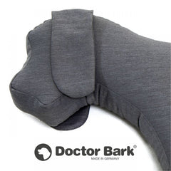 Weiches graues Hundekissen in Form eines Hundekopfes mit Ohren und dem Logo „Doctor Bark“. Ideal für Hunde.