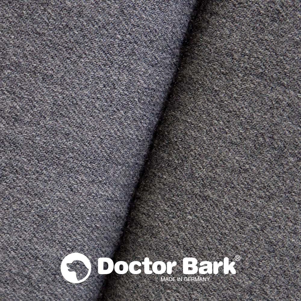 Graue Doctor Bark Reisetasche mit verschiedenen Texturen und „MADE IN GERMANY“ Logo. Ideal für Hundebesitzer.