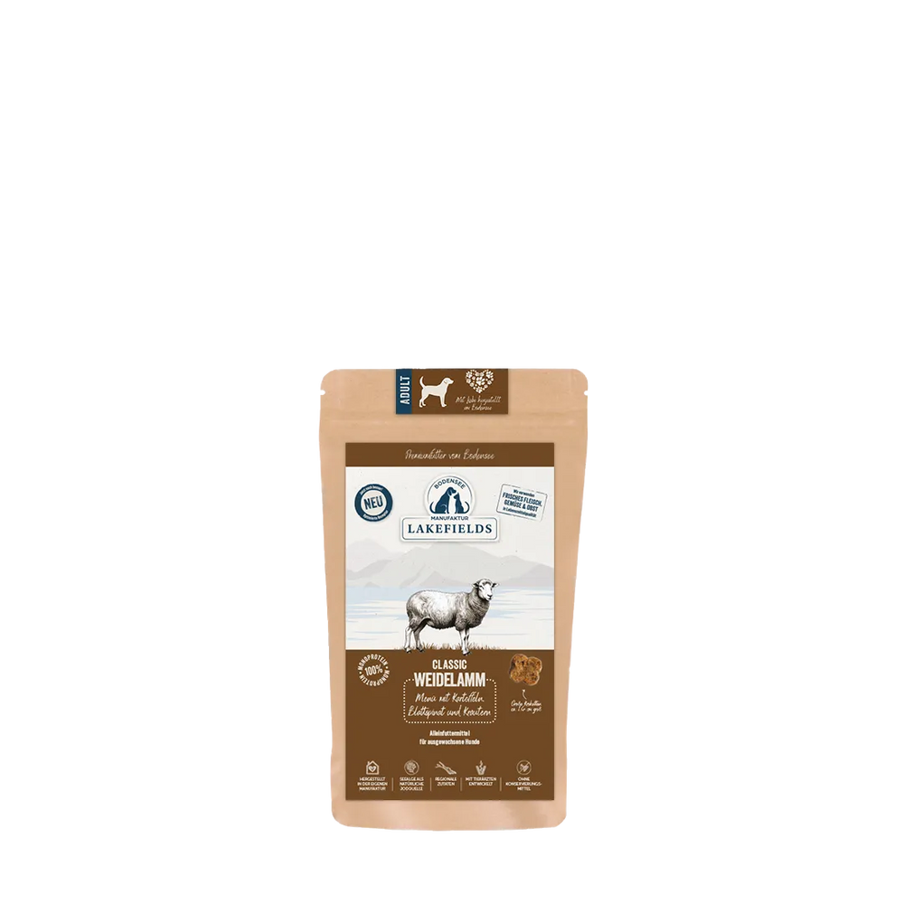 Braune Tüte mit Hundefutter "Lakefields", Lammgeschmack, Bild eines Schafes und Inhaltsstoffe auf der Verpackung.