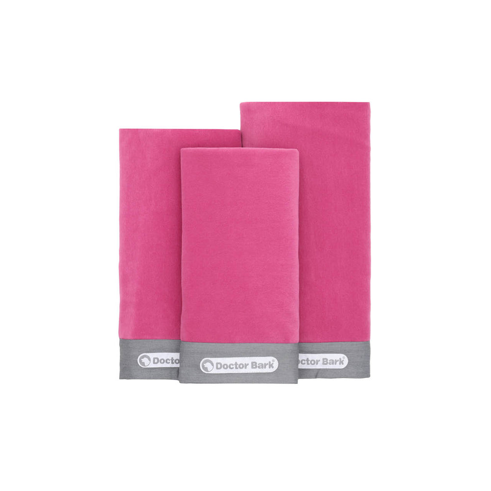 "Doctor Bark Wechsel-Cover für Hundematratze in rosa mit grauem Rand und Aufdruck - weiche, flauschige Handtücher."