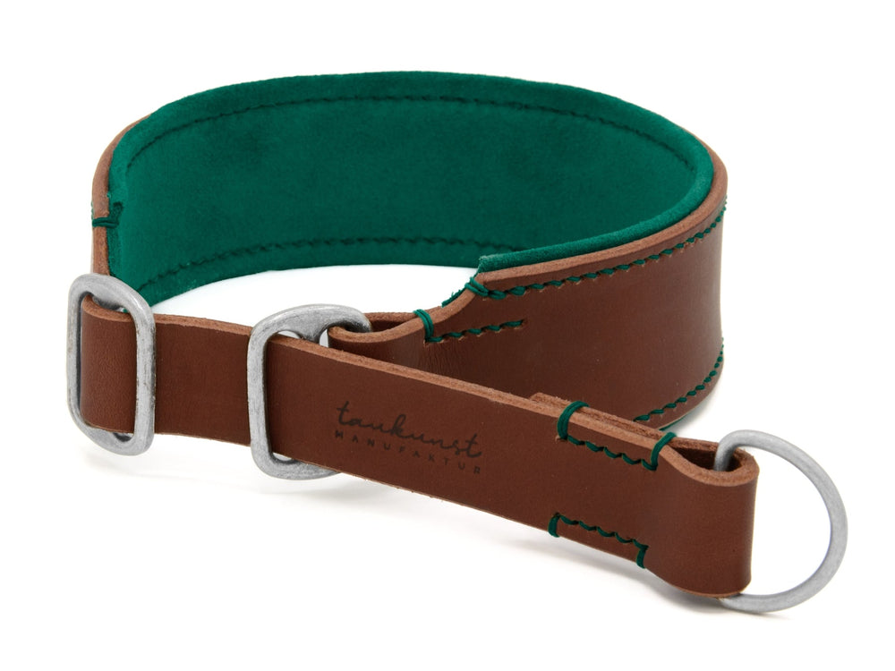 Braunes Lederhalsband "Wildfang" für Hunde mit grüner Innenausstattung und silbernen D-Ringen für optimale Sicherheit.