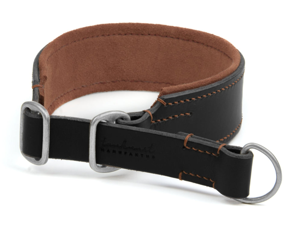 Schwarzes Lederhalsband mit brauner Innenseite, Metallschnallen und D-Ring, ideal für aktive Hunde.
