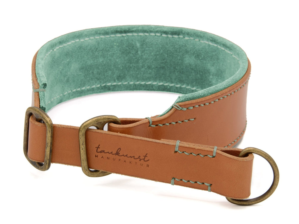 Handgefertigtes braunes Lederhalsband mit hellblauer Innenauskleidung und goldener Metallschnalle für Hunde.