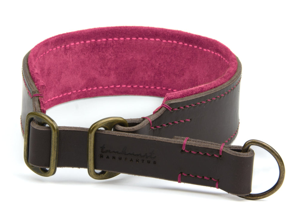 Braunes Lederhalsband für Hunde mit pinker Innenpolsterung und kontrastierender Naht, ausgestattet mit Metallring und Schnalle.